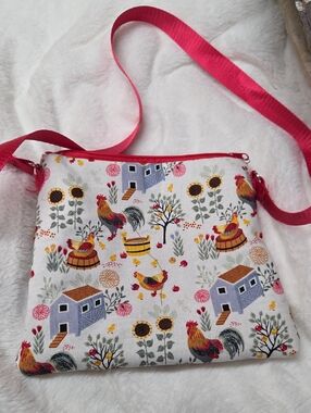 Zoe's Handicrafts Women’s Floral Rooster Crossbody Bag in Pink